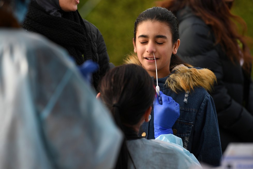 V Melbourne probíhá masivní testování lidí na koronavirus, (1.07.2020).