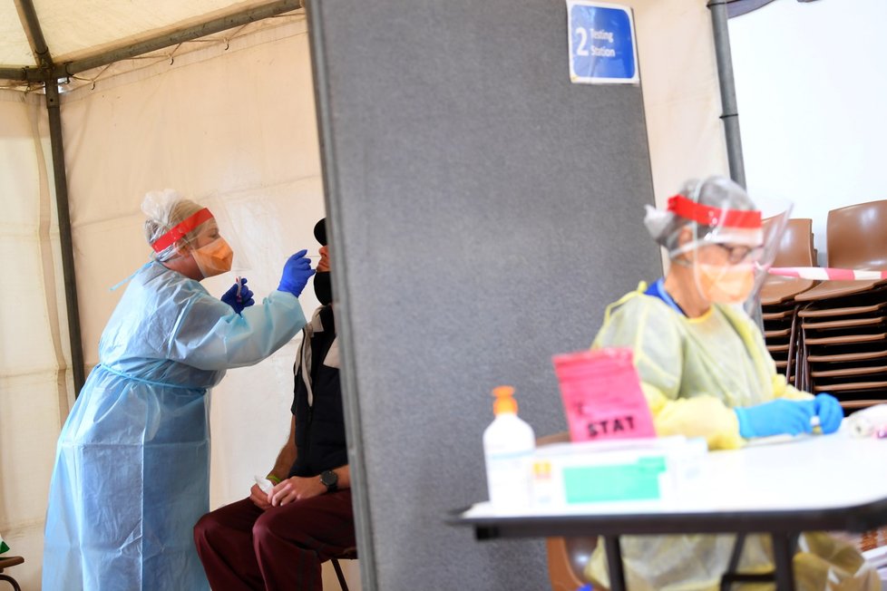 Testování na korovirus nedaleko Melbourne.