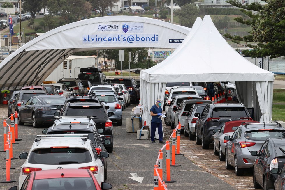 Koronavirus v Austrálii: Drive-in testování v Sydney.