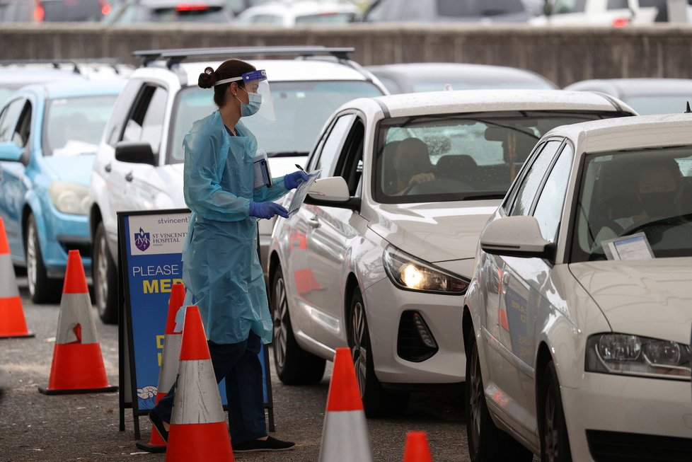 Koronavirus v Austrálii: Drive-in testování v Sydney.