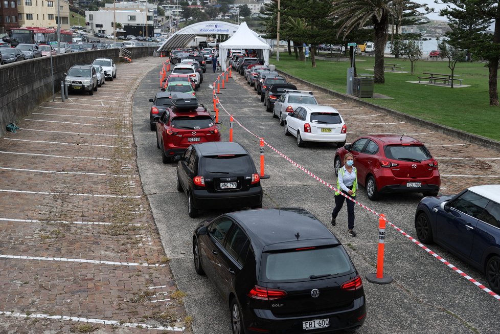 Koronavirus v Austrálii: Drive-in testování v Sydney.