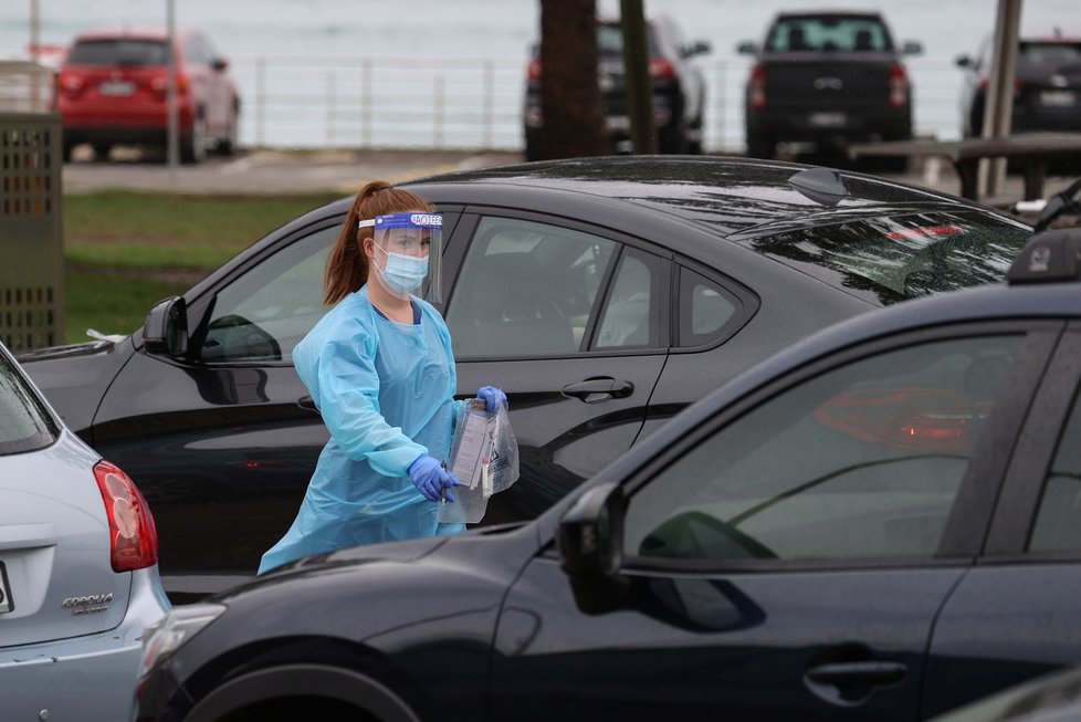 Koronavirus v Austrálii: Drive-in testování v Sydney.