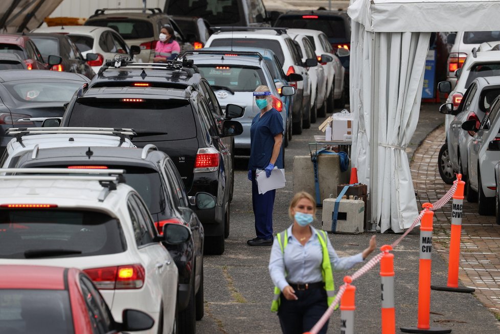 Koronavirus v Austrálii: Drive-in testování v Sydney.