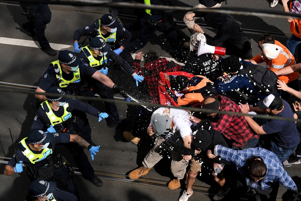 Demonstrace proti covidovým opatřením v Melbourne