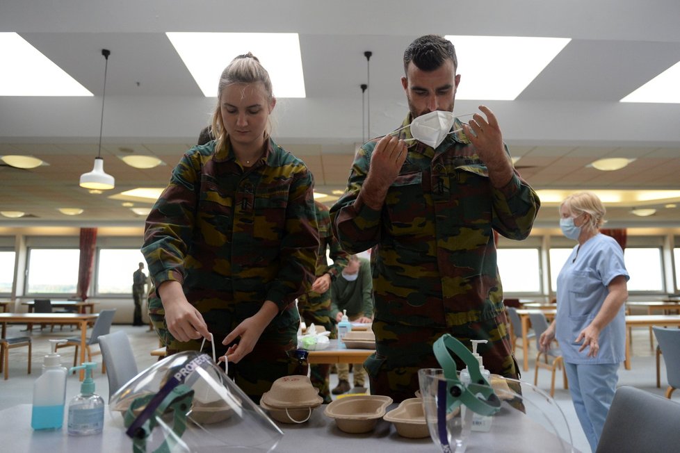 V belgických nemocnicích pomáhá i armáda.