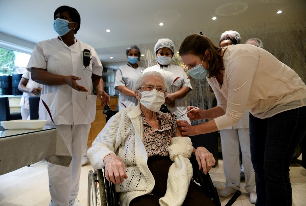 Očkování seniorů v Belgii.