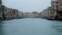 Strach z nového koronaviru vylidnil jindy rušné kanály v Benátkách (4. 3. 2020)