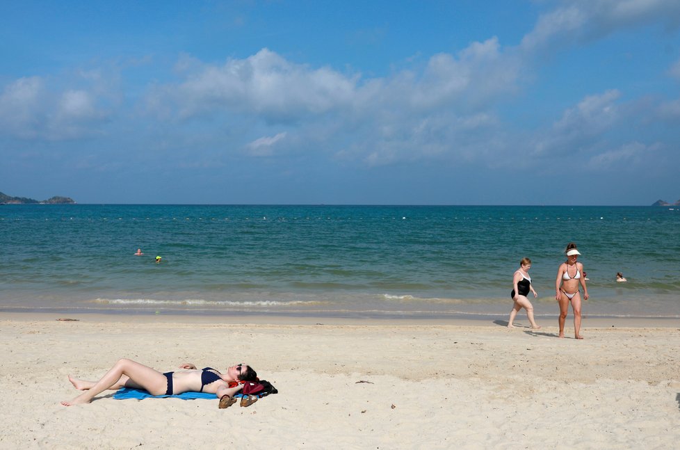 Thajské pláže zejí prázdnotou.