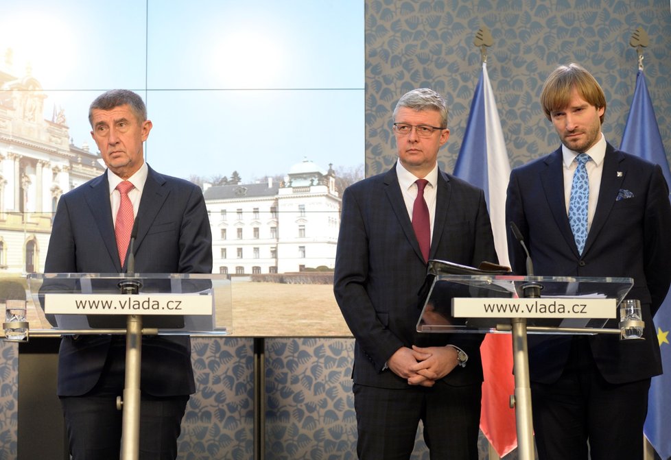 Tisková konference po jednání Bezpečnostní rady státu: Zleva Andrej Babiš (ANO), Karel Havlíček a Adam Vojtěch (oba za ANO)