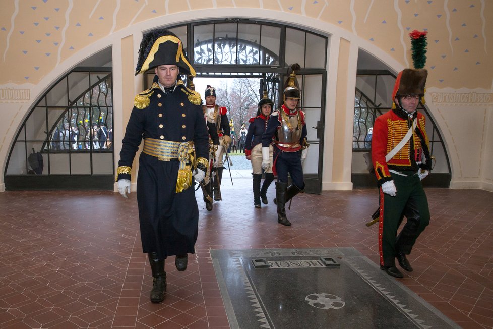 Protiepidemická opatření výrazně osekala program 215.výročí bitvy tří císařů u Slavkova. Odpadly bitevní scény, pět desítek účastníků se zúčastnilo pietní aktu u Mohyly míru.