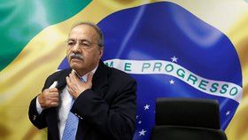 V Brazílii rezignoval senátor Chico Rodrigues poté, co policie prohledala jeho dům v rámci vyšetřování zpronevěřených peněz určených na boj s nemocí covid-19.
