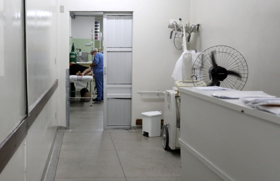 Nemocnice v Brazílii čelí extrémnímu náporu.