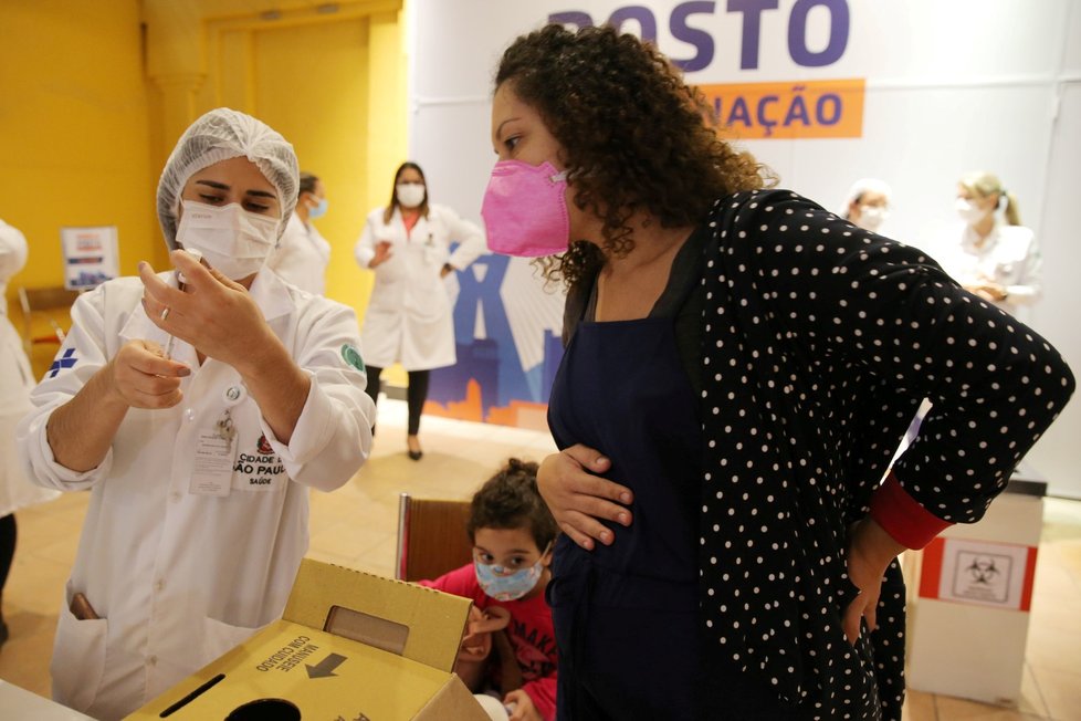 Očkování těhotných žen v Brazílii.