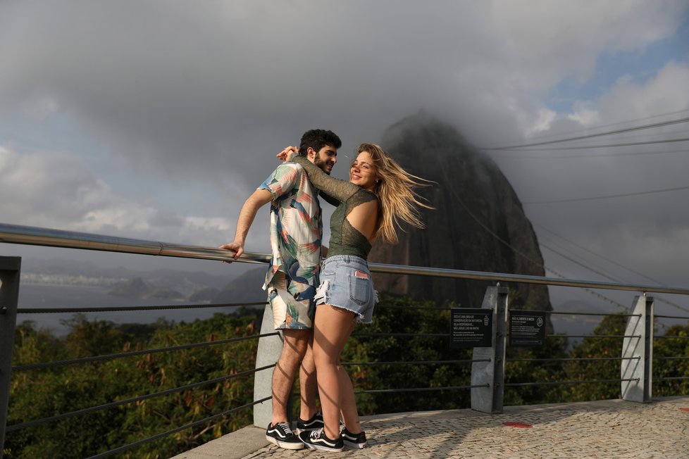 Koronavirus v Brazílii: Návštěvníkům se po dlouhé odmlce otevřelo jedno z největších turistických lákadel v Riu de Janeiro - Cukrová homole.