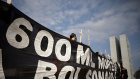 Lidé protestují v Brazílii proti prezidentovi Bolsanarovi