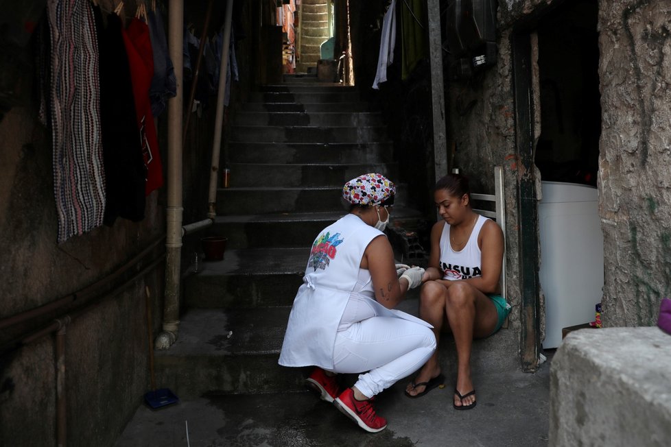 Koronavirus v Brazílii: Sestra Elissanda v chudších rodinách pomáhá lidem v karanténě (2.10.2020)