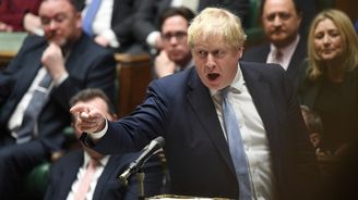 Velká slova Borise Johnsona: Aktivita a rozhodnost na mezinárodním poli, doma odmítavý postoj k uprchlíkům