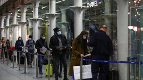 Koronavirus v Británii: Londýnské nádraží St Pancras International.