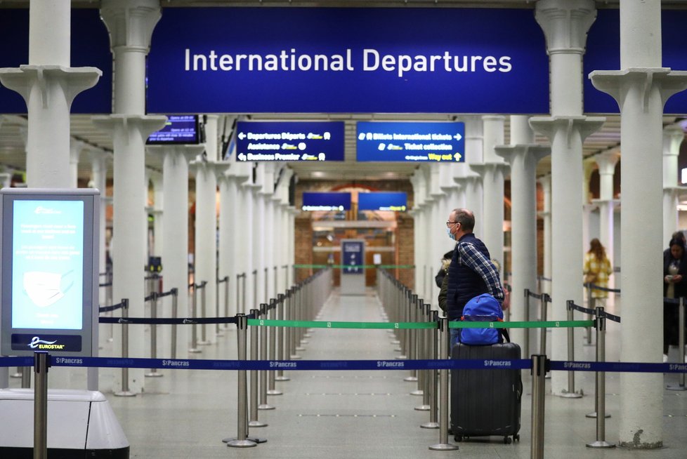 Koronavirus v Británii: Londýnské nádraží St Pancras International.