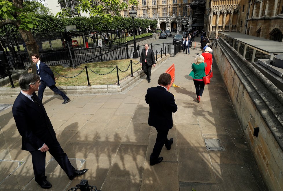 Britský parlament v době koronaviru. (3. 6. 2020)