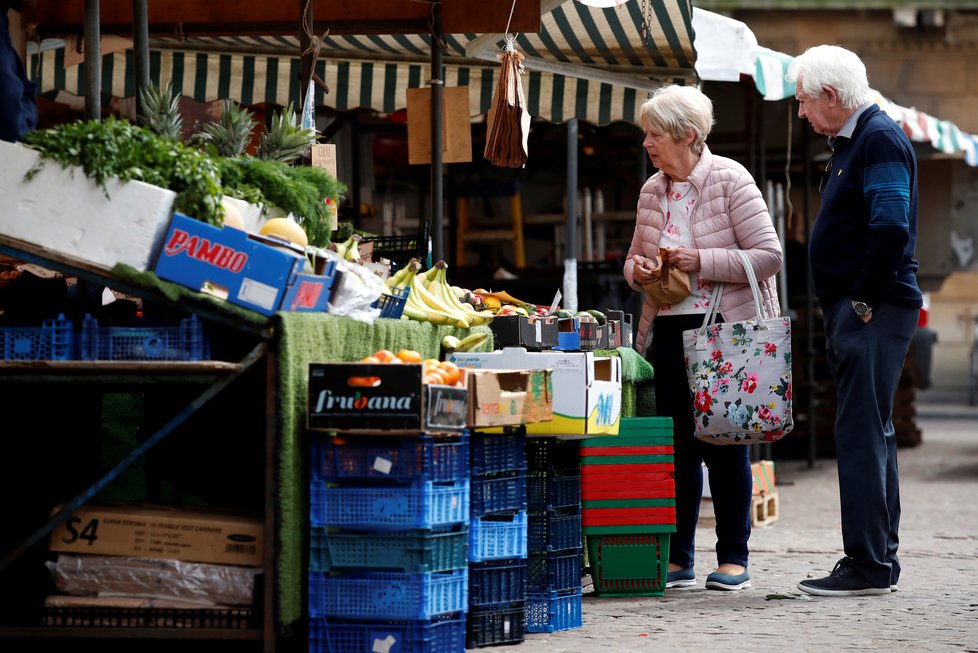 S rozvolňováním restrikcí přijatých kvůli pandemii koronaviru se Británie vrací k normálnímu chodu. (15.05.2020)