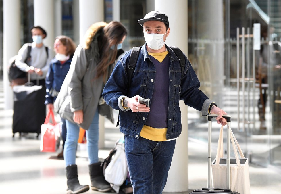 Britské nádraží dopravce Eurostar: Pasažéři mohou cestovat vlakem pouze s rouškou, (04.05.2020).