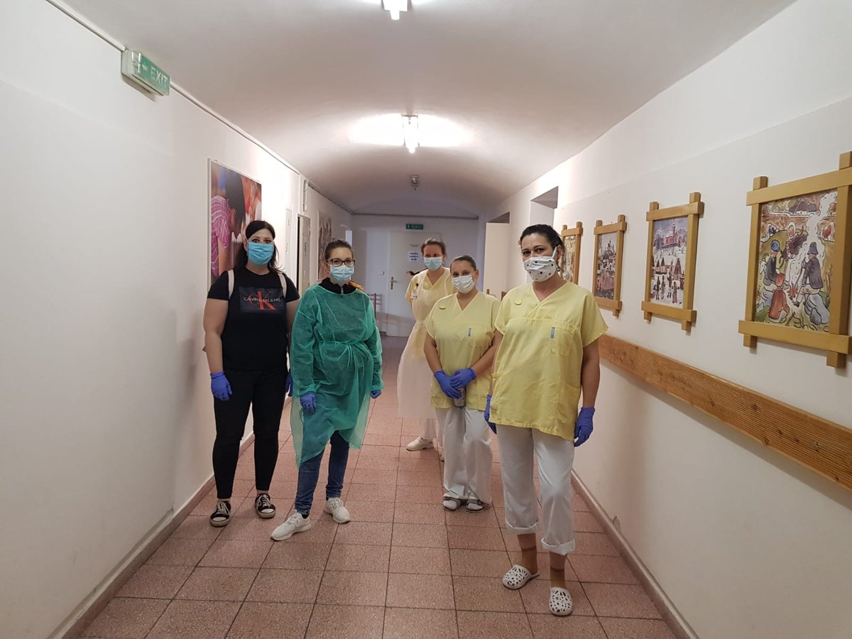 Do dobrovolné karantény se od pátku uzavřel i sesterský domov Vranovic, dům s pečovatelskou službou v Jevišovce, kde se 8 pečovatelek a ošetřovatelů stará o 53 klientů.