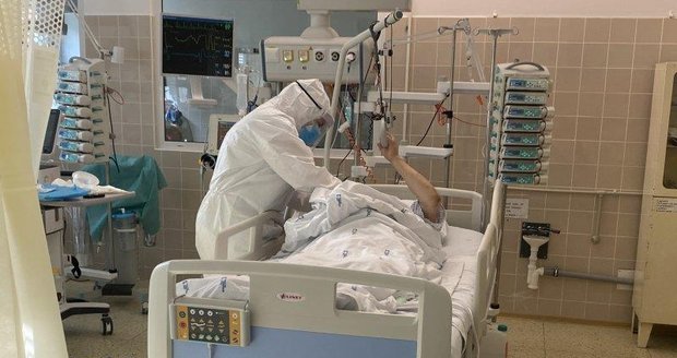 Kritická situace v nemocnicích Brna kvůli covidu-19: Chybí lůžka i personál