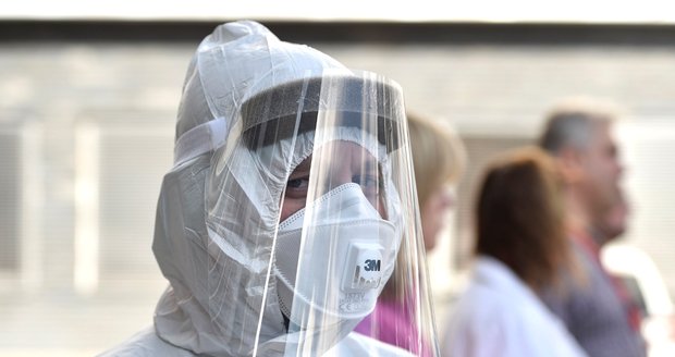 Mladá žena zkolabovala v centru Brna: Má koronavirus! Přijela z Itálie 