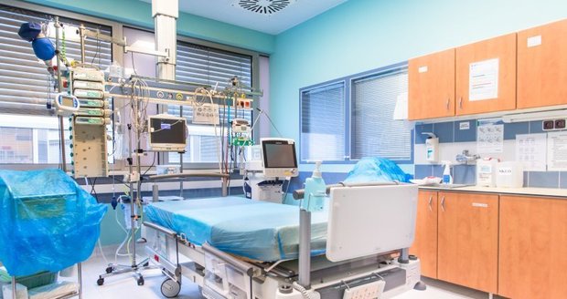 Lékaři v Brně se bouří proti pacientům s koronavirem z Francie: Ti nakonec nepřiletí!