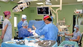 Fakultní nemocnice u sv. Anny stále odkládá vybrané plánované operace a zákroky.