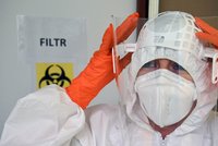 Krnovská nemocnice hledá přenašeče koronaviru bez příznaků: testuje všech 800 zaměstnanců