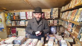 Prodejci ručního knihtisku ze Zelného trhu v Brně svitla naděje na přestěhování stánku do přilehlých prostor kryté Tržnice.