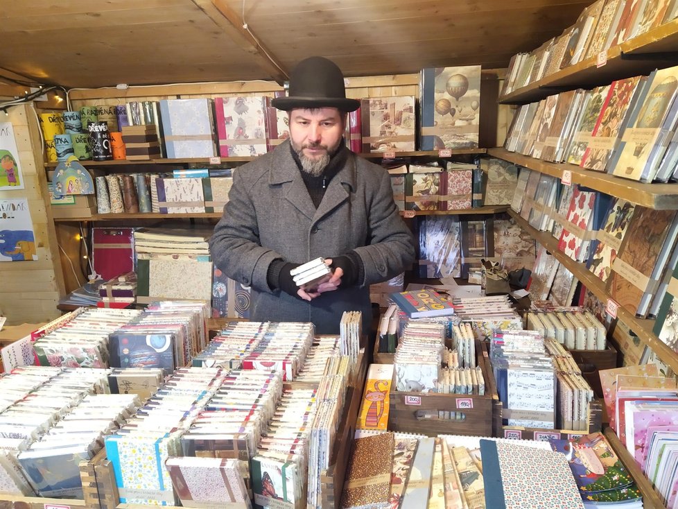 Prodejci ručního knihtisku ze Zelného trhu v Brně svitla naděje na přestěhování stánku do přilehlých prostor kryté Tržnice.