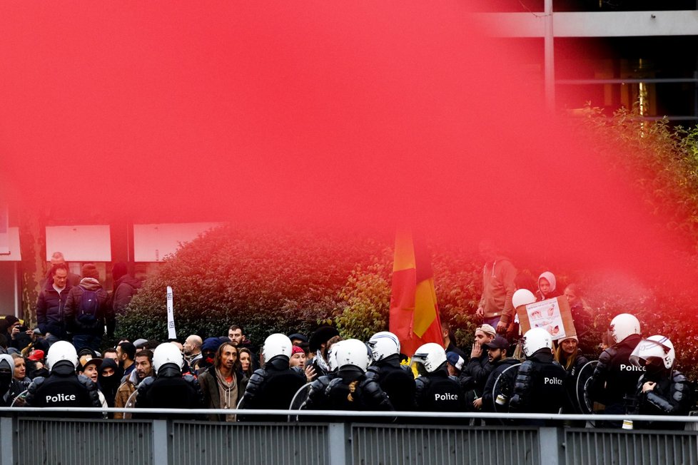 Protest proti koronavirovým opatřením v Bruselu (21. 11. 2021)