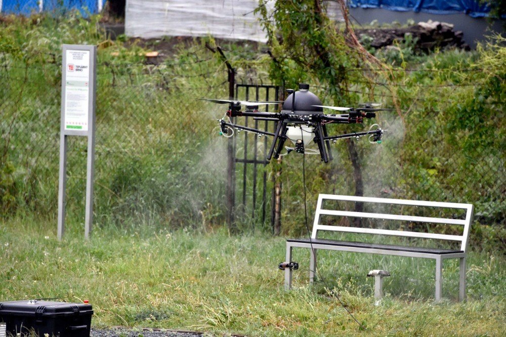 Dezinfekce proti koronaviru pomocí dronů v Brně