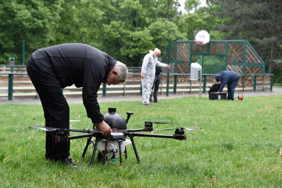 Dezinfekce proti koronaviru pomocí dronů v Brně