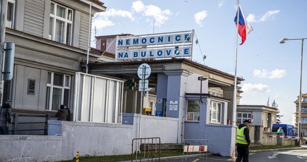 Pražská Nemocnice Na Bulovce se stará o pacienty s koronavirem.