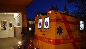 Převoz Čecha z Ústí nad Labem do Nemocnice Na Bulovce: Koronavirem se nakazil v Itálii (1. 3. 2020).