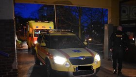 Převoz Čecha z Ústí nad Labem do Nemocnice na Bulovce: Koronavirem se nakazil v Itálii (1.3.2020)