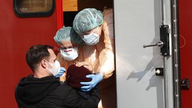 Lékařský personál v České republice má nedostatek zdravotnických pomůcek na boj s koronavirem (ilustrační foto).