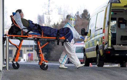 Další nabídka pomoci: O těžce nemocné Čechy se chce postarat i Slovinsko a Rakousko