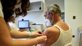 V Luhačovicích na Zlínsku začalo fungovat očkovací centrum (17. 3. 2021)