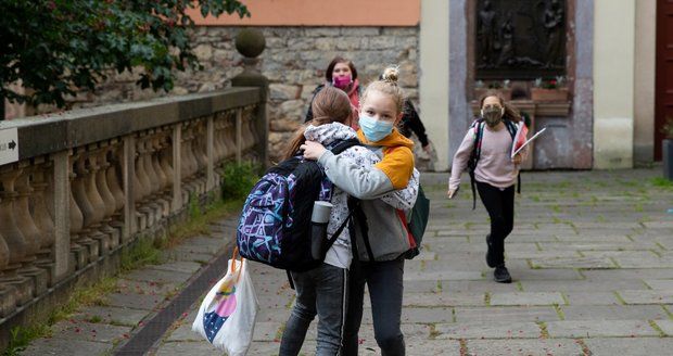 Návrat druhého stupně do škol? Ředitelům „malinko uniká“ smysl, Plaga musel vysvětlovat