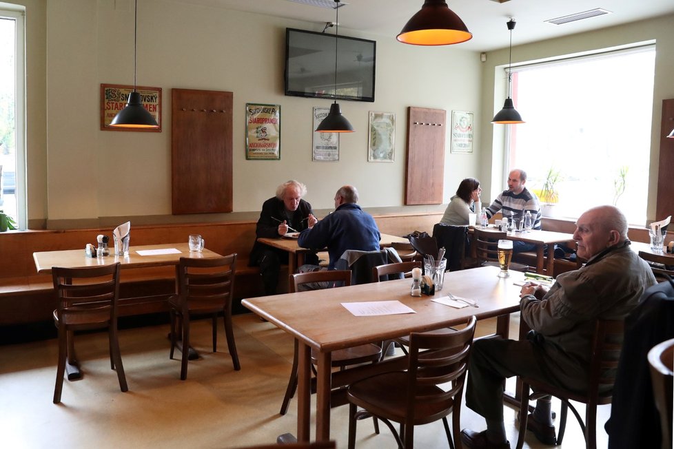 Kontrola covidových potvrzení v restauracích: Restaurace Nad Alejí (1.11.2021) Kontrola covidových potvrzení v restauracích: Restaurace Nad Alejí (1.11.2021)