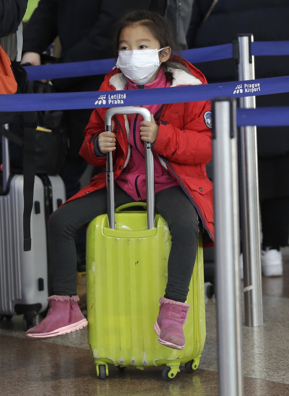 Cestující do čínské Šanghaje na Letišti Václava Havla (27.1.2020)