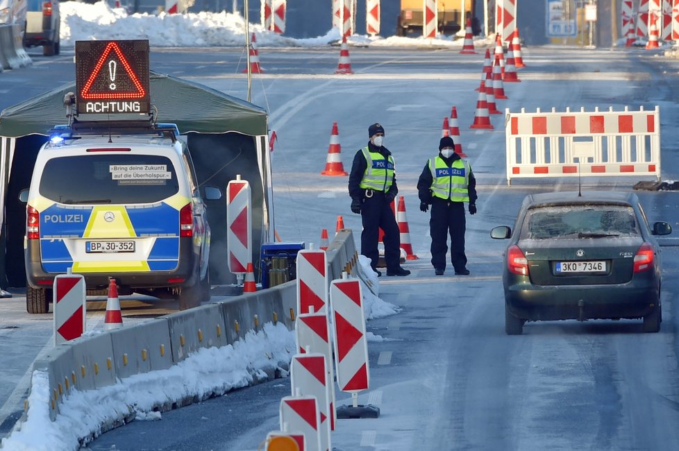 Kontroly na hraničním přechodu Pomezí nad Ohří na Chebsku