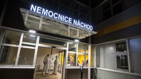 Převoz covidových pacientů z nemocnice v Náchodě (9. 2. 2021)