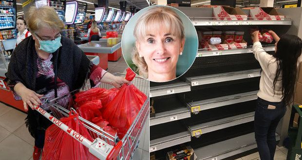 Prodavačky jsou hrdinky, říká prezidentka a Čechy vyzývá: Nakupovat jděte v roušce