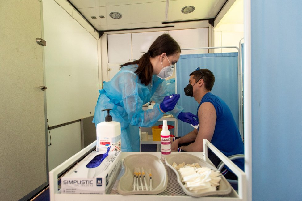 Očkovací kamion v Pardubickém kraji denně podá 700 dávek vakcíny